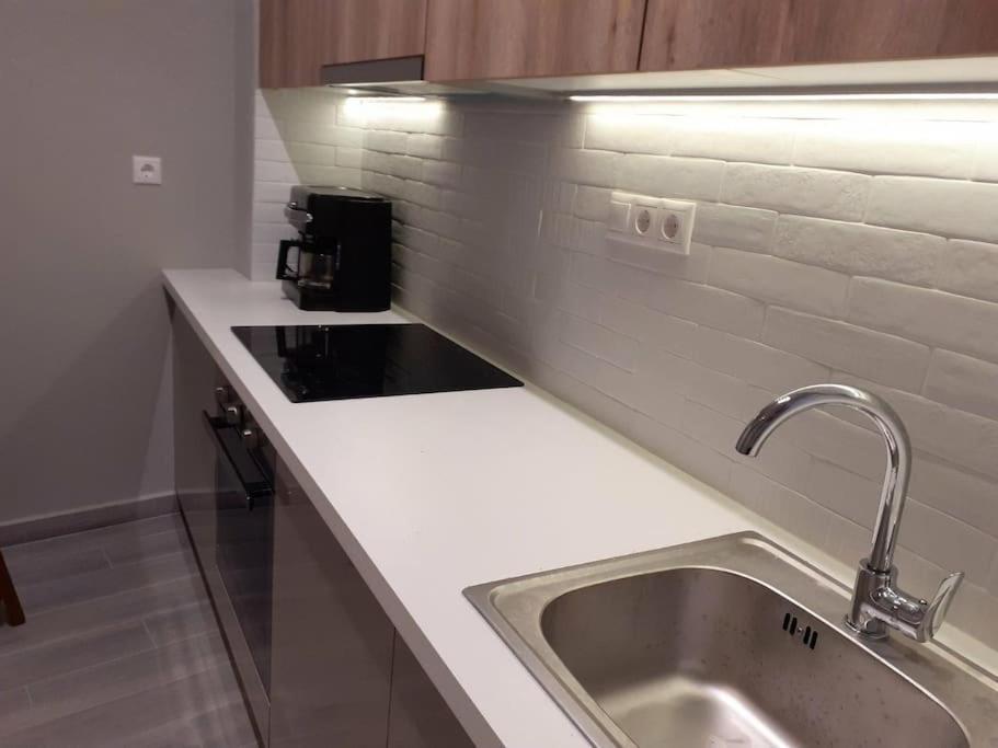 Μοντέρνο Διαμέρισμα - Stylish Appartment Loutraki 외부 사진